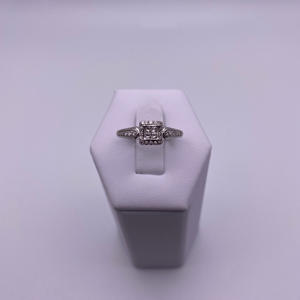 10k white gold Diamond ring